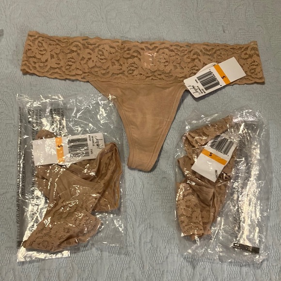 Set of Three (3) Jezebel Sparkle Thongs in Fawn NWT - Picture 4 of 5